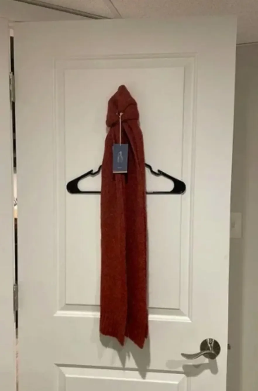 NWT Universal thread oblong scarf